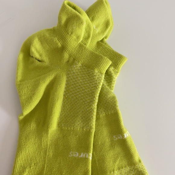 FEETURES High Performance LowCut NoShow Tab Socks - Picture 2 of 5